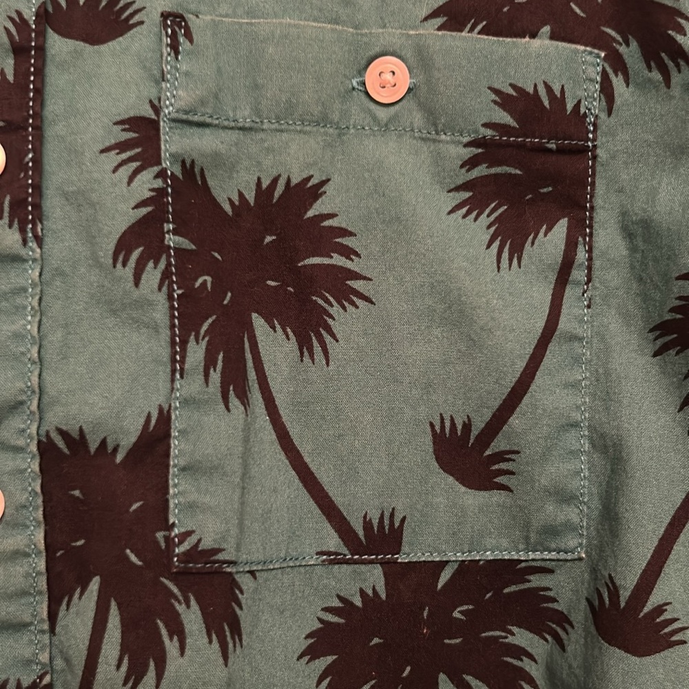 Men’s American Eagle short-sleeve Hawaiian green shirt with palm trees. size S - Picture 4 of 5